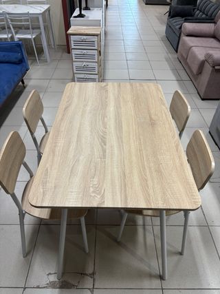 Mesa y 4 Sillas Comedor/Cocina