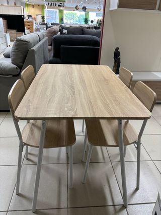 Mesa y 4 Sillas Comedor/Cocina