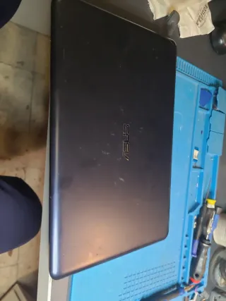 Asus E202S. INTERNET / INICIACION