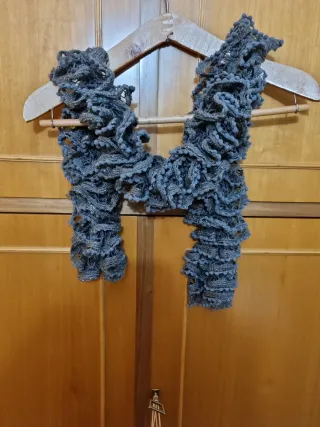 Sciarpa in lana grigia con fili argentati