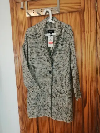 Abrigo Stradivarius Talla S con etiqueta