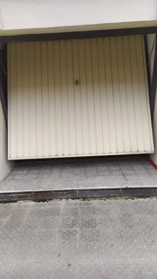 Puerta de garaje metálica