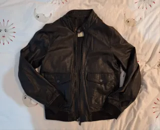 Chaqueta bomber de piel negra