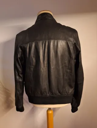 Chaqueta bomber de piel negra