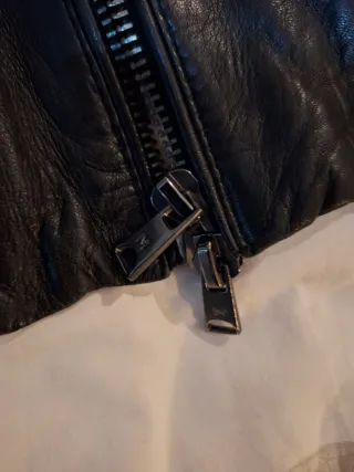 Chaqueta bomber de piel negra