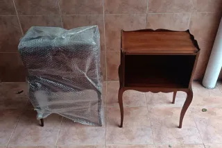 2 Mesitas de noche clásicas de madera