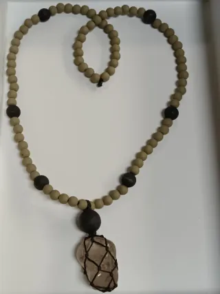 Collana minimal con quarzo grezzo