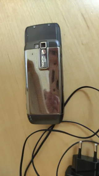 Móvil Nokia Plata con Cargador