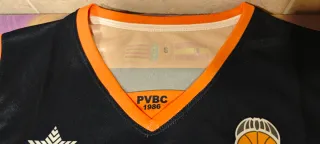 Camiseta del Valencia Basket. Talla S.