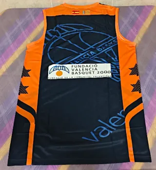 Camiseta del Valencia Basket. Talla S.