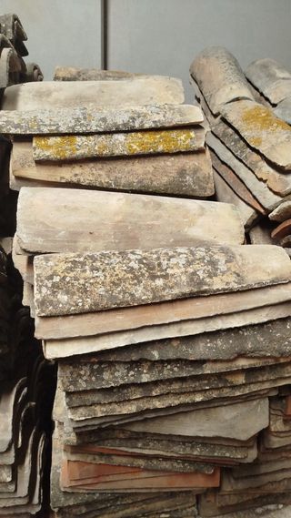 Tejas antiguas de barro (aprox. 1500)