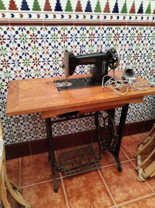 Máquina de coser Wertheim antigua