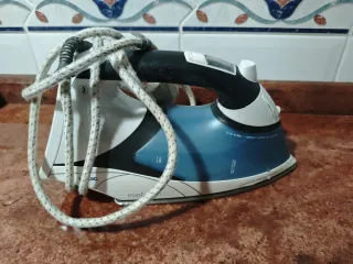 Plancha de vapor Solac CVC 9800 2400W. NO calienta