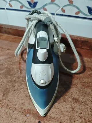 Plancha de vapor Solac CVC 9800 2400W. NO calienta