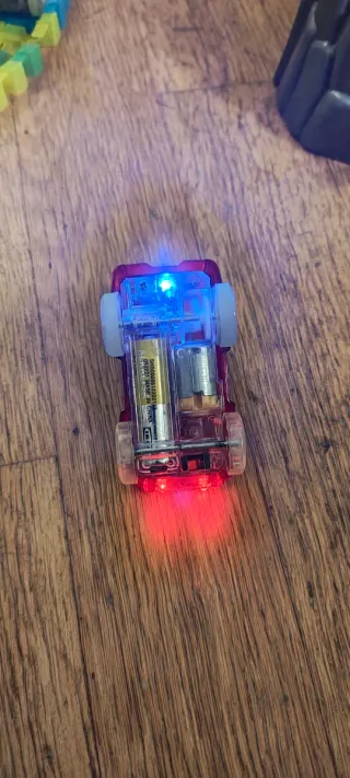 Pista costruibile con macchinine e dossi