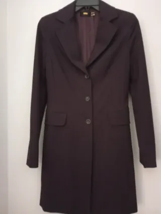 Traje pantalón berenjena