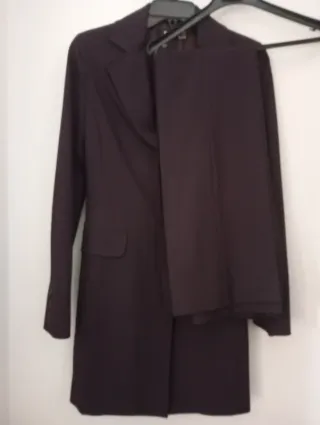 Traje pantalón berenjena