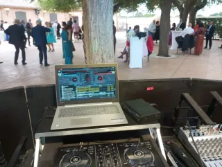 Djs.alquiler de discoteca móvil para bodas,humo