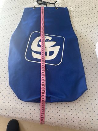 Mochila azul con logo