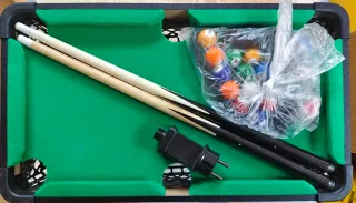 Mini mesa de billar con accesorios