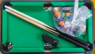 Mini mesa de billar con accesorios