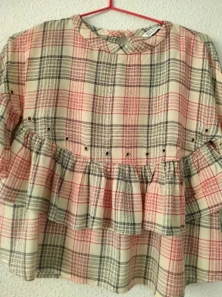 Blusa cuadros beige y rojo
