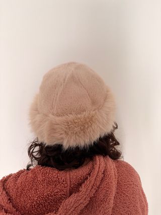 Gorro invierno pelo mongol beige/rosa