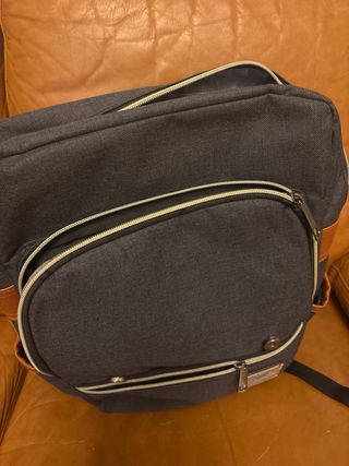 Mochila HASACEI gris con múltiples bolsillos