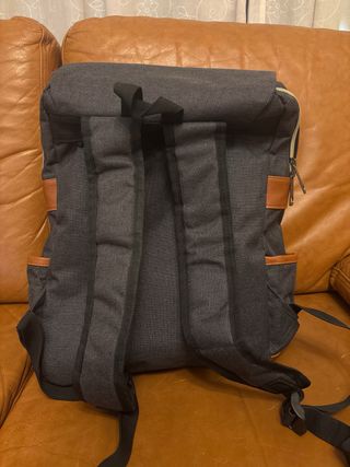 Mochila HASACEI gris con múltiples bolsillos