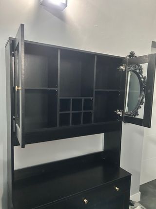 Alacena Negra con Puertas de Cristal
