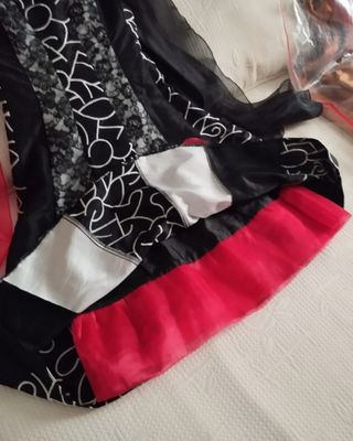Vestido de fiesta negro y rojo