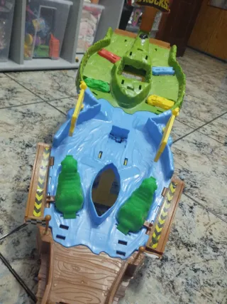 Pista Hot Wheels Monster Trucks