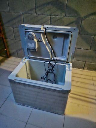 Nevera coche con cargador