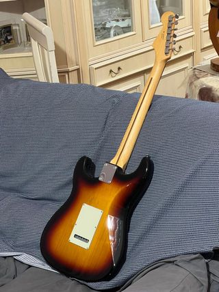 Guitarra Fender Japan 2024 + Amp Marshall