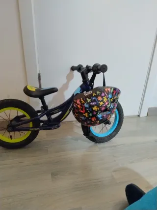 Bicicleta Monty + Casco