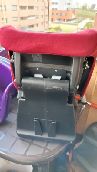 Silla de coche Chicco roja y gris