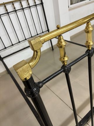 Cama antigua hierro y latón