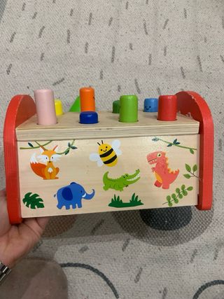Juguete de golpear de madera con martillo