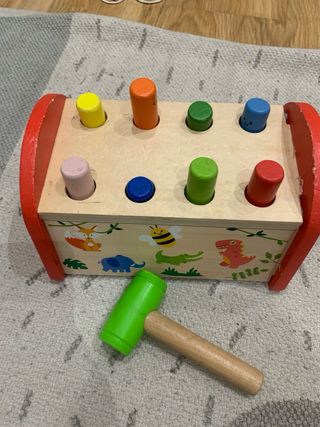 Juguete de golpear de madera con martillo