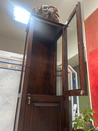 Mueble auxiliar madera nogal con cristal