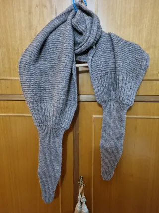 Sciarpa in lana lavorata a maglia