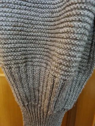 Sciarpa in lana lavorata a maglia