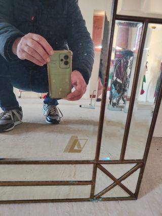 Specchio ad arco con cornice dorata