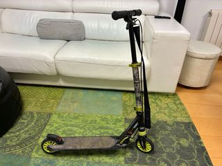 Patinete Oxelo Negro y Verde con freno delantero