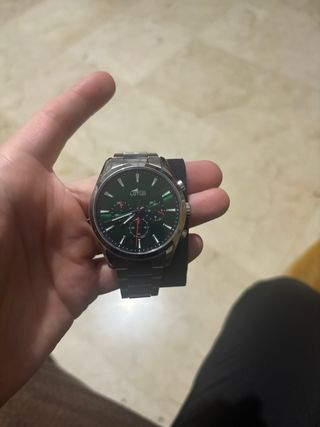 Reloj Lotus Verde y Plateado