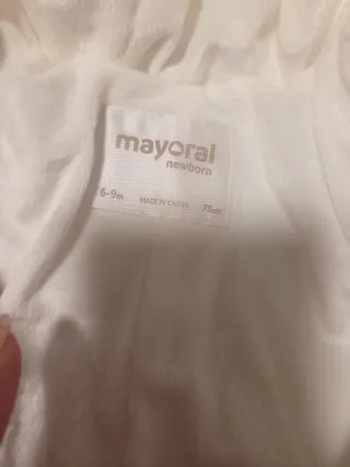 Buzo de bebé blanco con lunares T.6/9 mayoral