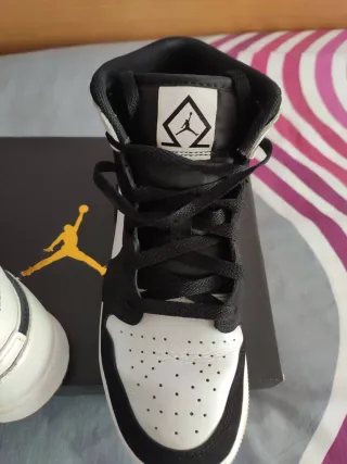 Oferta!!! Air Jordan 1 Mid SE GS Negro Blanco