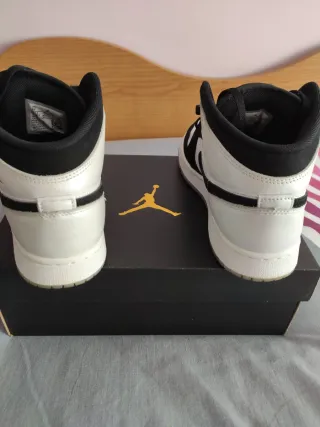 Oferta!!! Air Jordan 1 Mid SE GS Negro Blanco