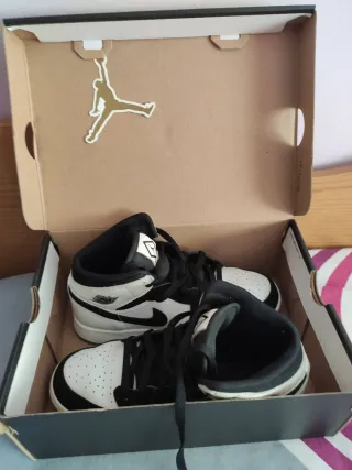 Oferta!!! Air Jordan 1 Mid SE GS Negro Blanco