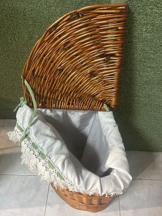 Cesto de mimbre con forro y asas